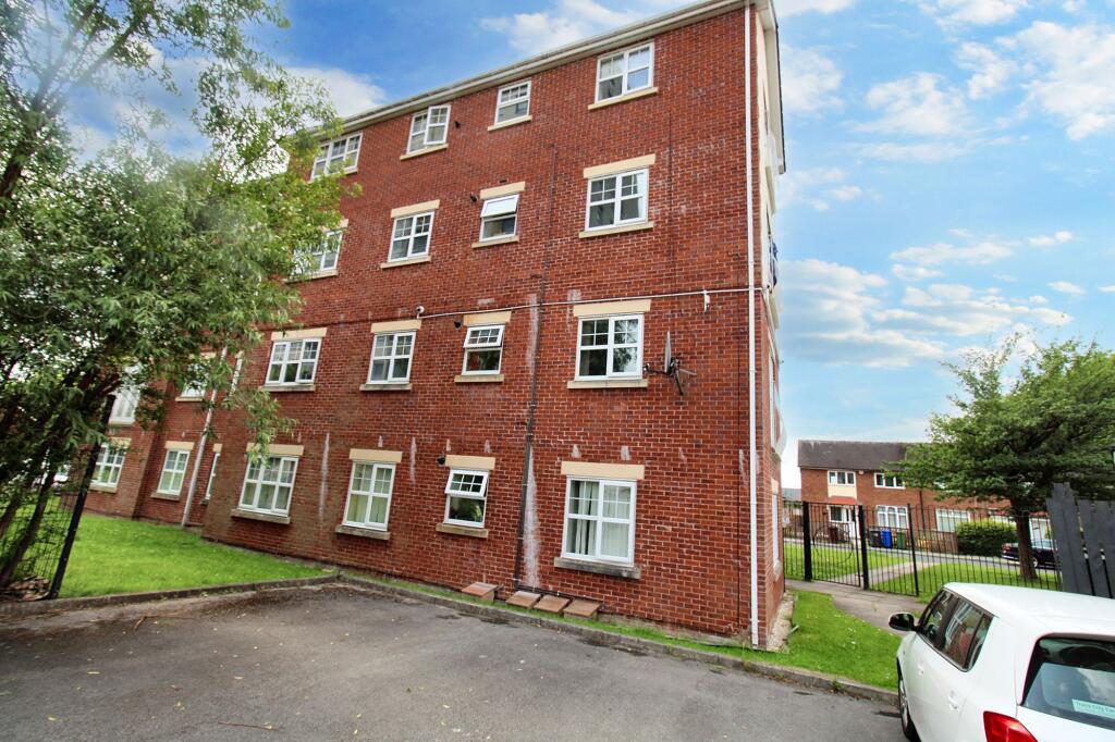 2-bed flat on Wordsworth Road, Denton, M34, £90,000