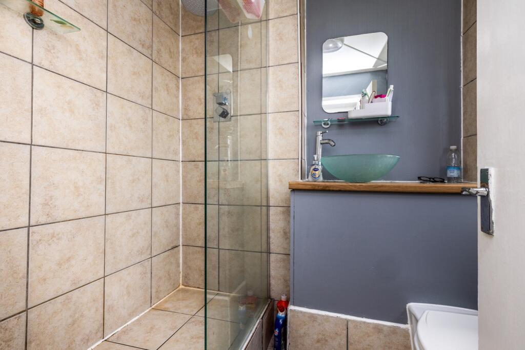 Apartment in London - View 5