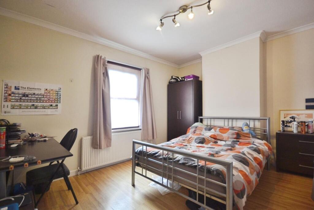 House in Reading, Spring Gardens, Whitley - More