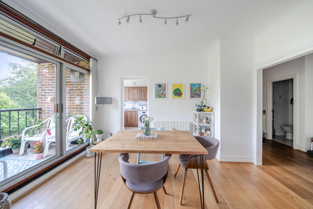 Apartment in St Albans, King Harry Park, St Stephens - View 5