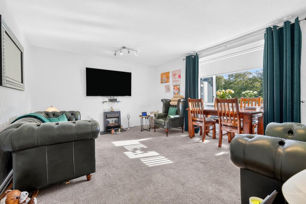Apartment in Paisley - View 2