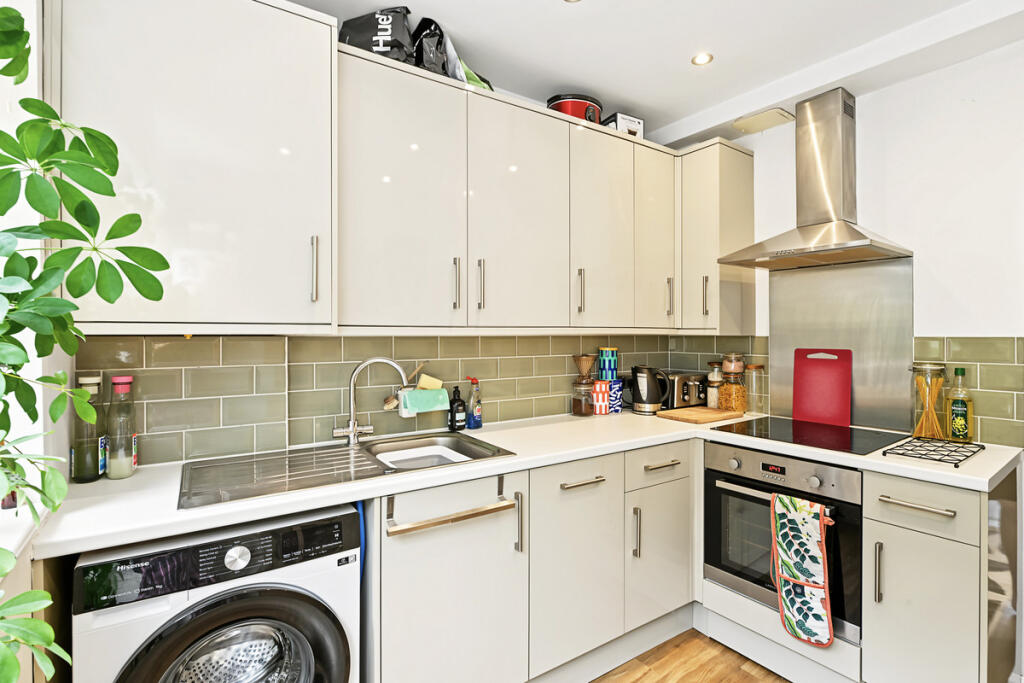 House in Hemel Hempstead - More