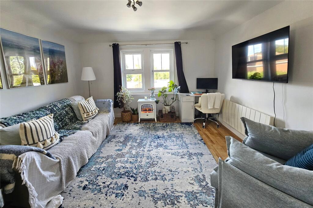 Beacon Hill Road, Hindhead, Surrey, GU26 photo 3