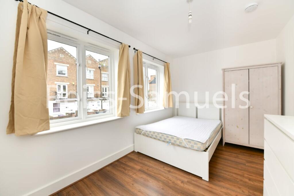 5 bedroom town house for rent