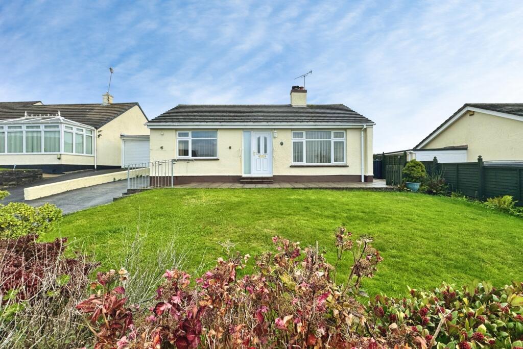 2-bed bungalow on Morview Road, Widegates, PL13, £225,000