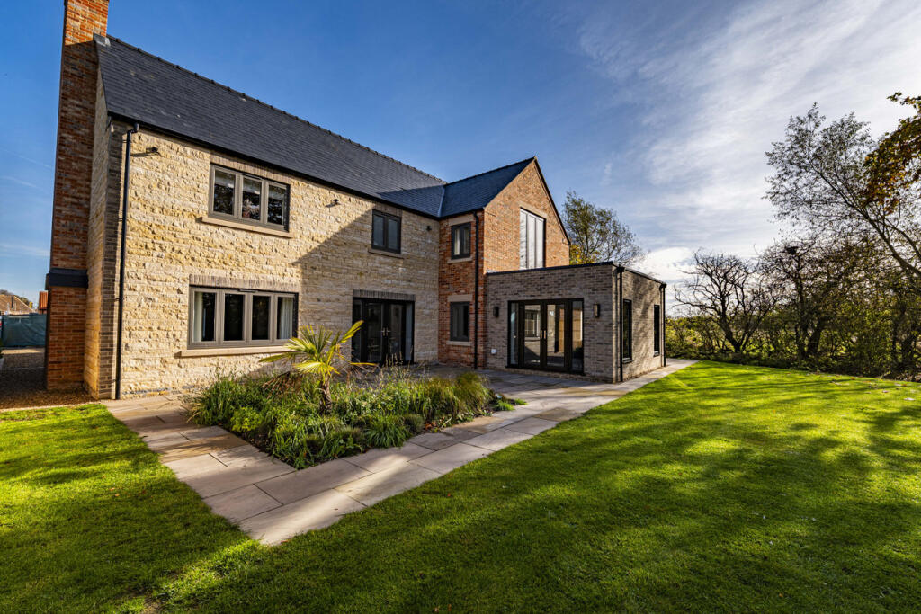 House in North Kesteven, Dunston - View 2