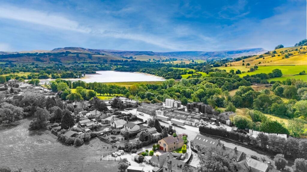 House in High Peak, Tunstead Milton, Chapel-en-le-Frith - View 2