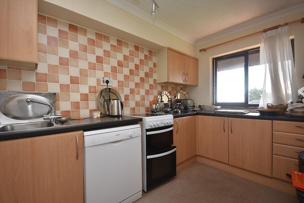 Apartment in Barry, The Knap - More