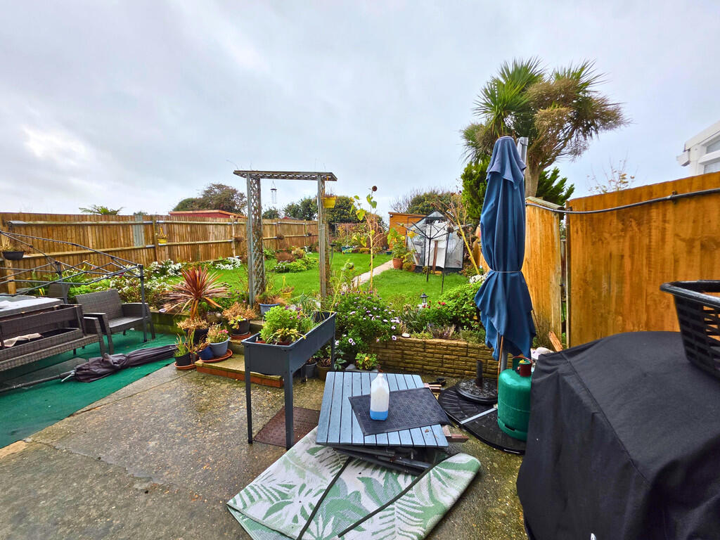 Walker Crescent, Weymouth photo 3