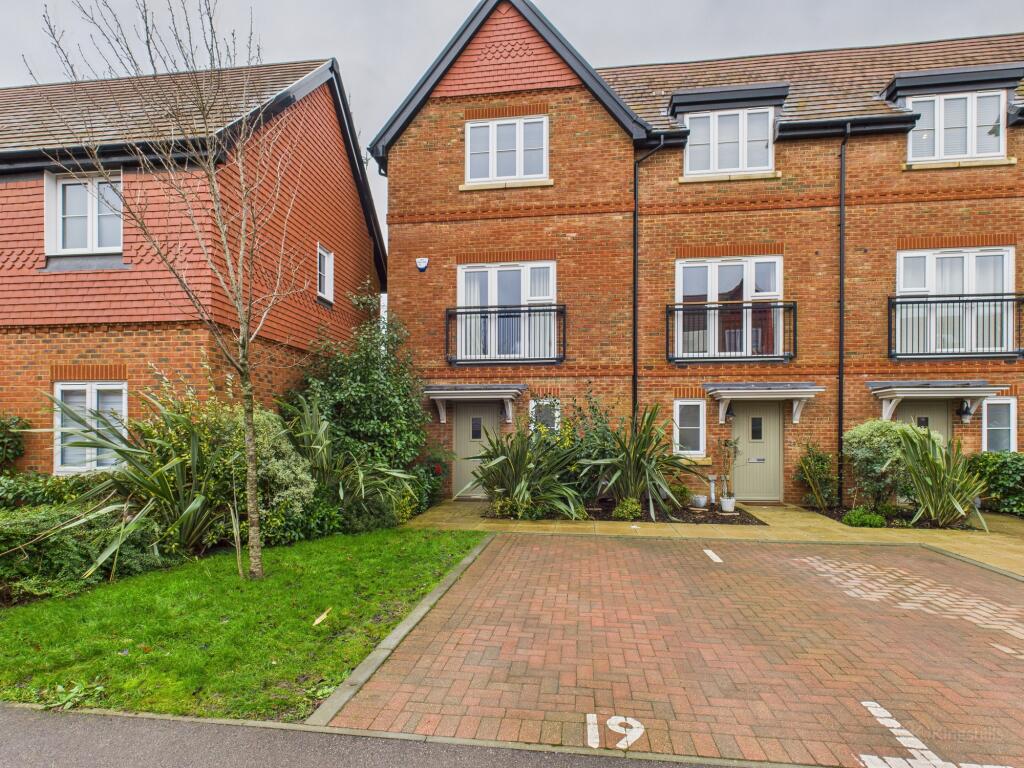 4-bed terraced on Aspen Road, High Wycombe, Buckinghamshire, £550,000