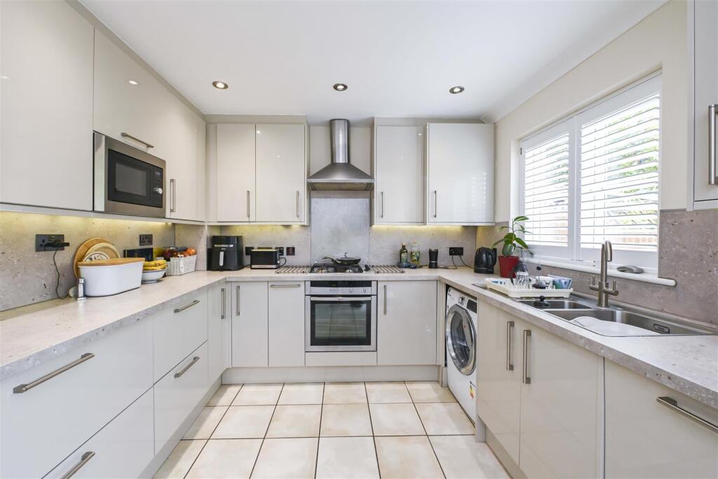 House in Dacorum, Markyate - View 3