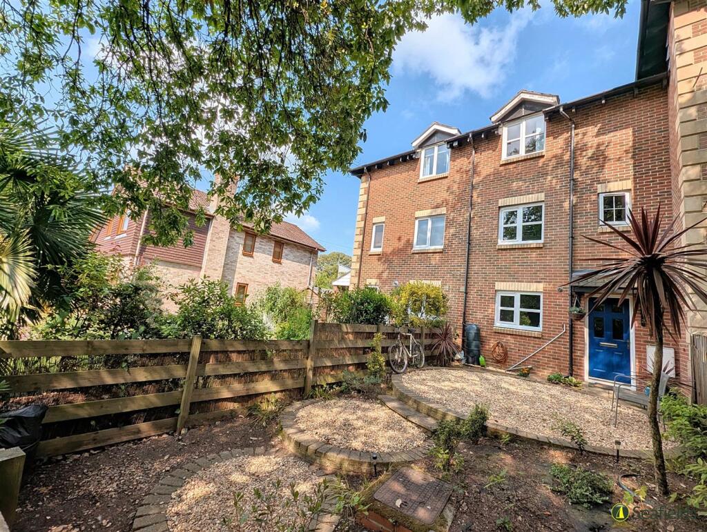 Main image of property: East Hill Road, Ryde, PO33 1PA