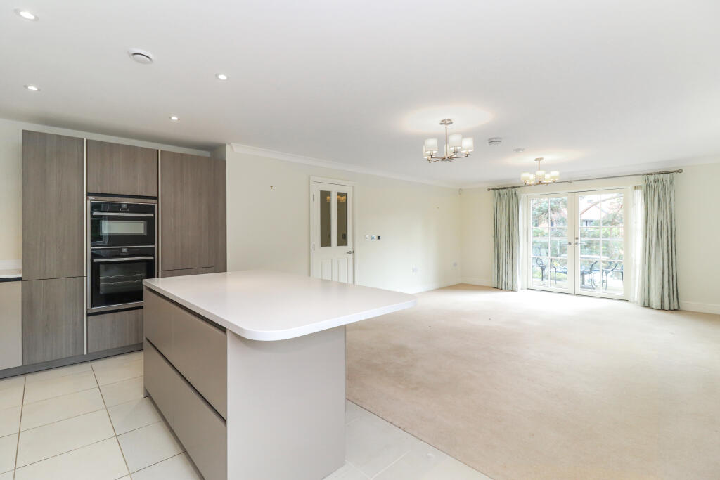 Apartment in Slough - View 5