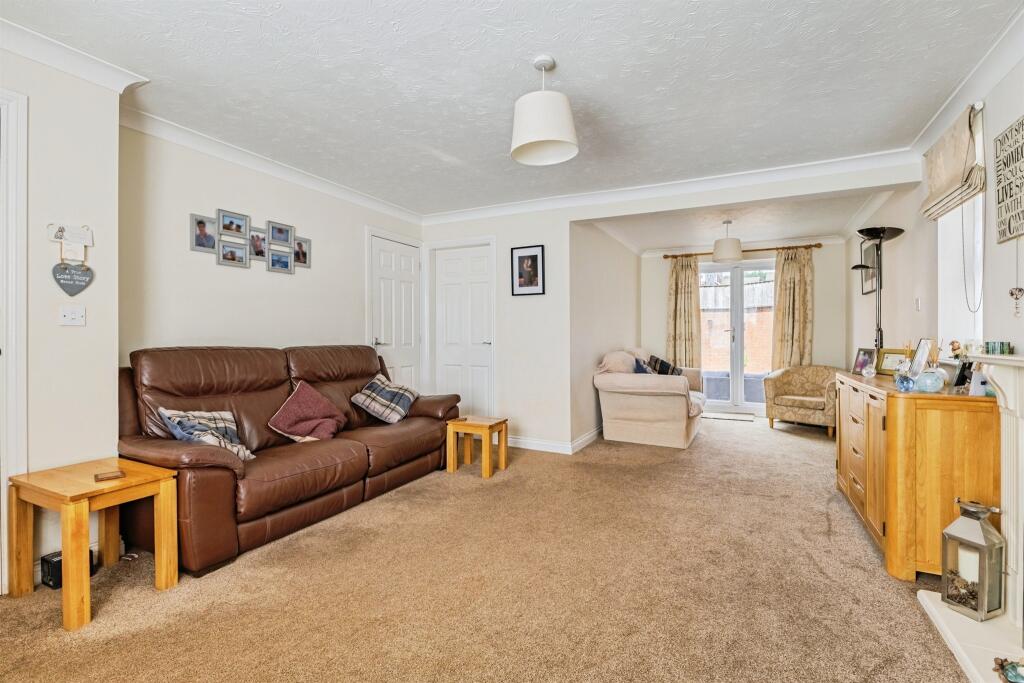 House in Torquay, Torbay - More