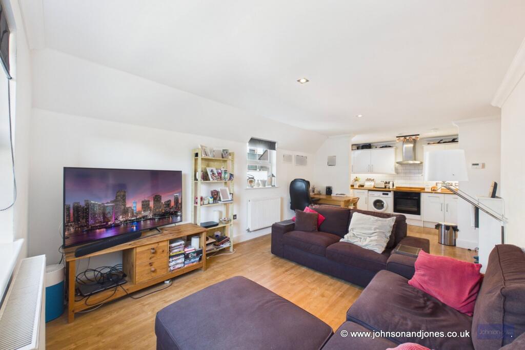 Apartment in Runnymede, Chertsey - View 5