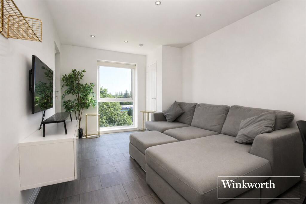 Apartment in Hertsmere, Elstree and Borehamwood - View 4