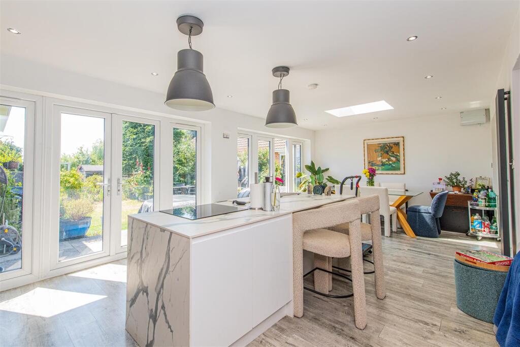 House in Northampton, Burton Latimer - View 3