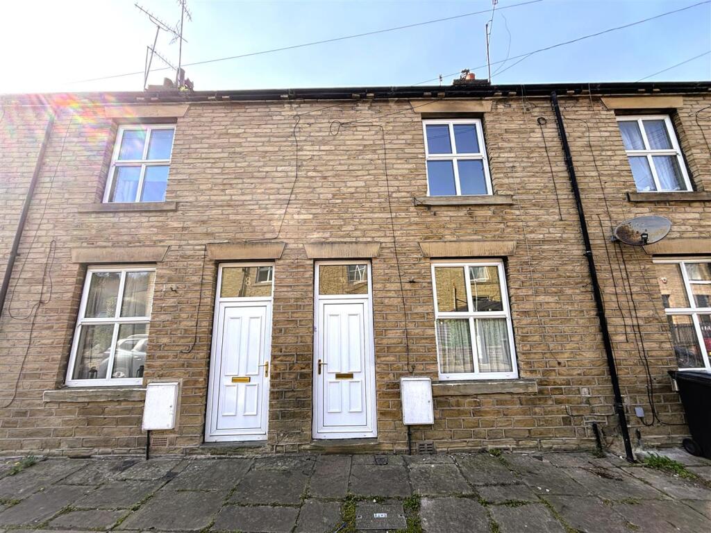 1-bed terraced on East Street, Rastrick, Brighouse HD6, £90,000