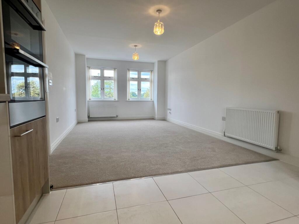 Louden Square, Earley, Reading, Berkshire, RG6 1FN photo 3