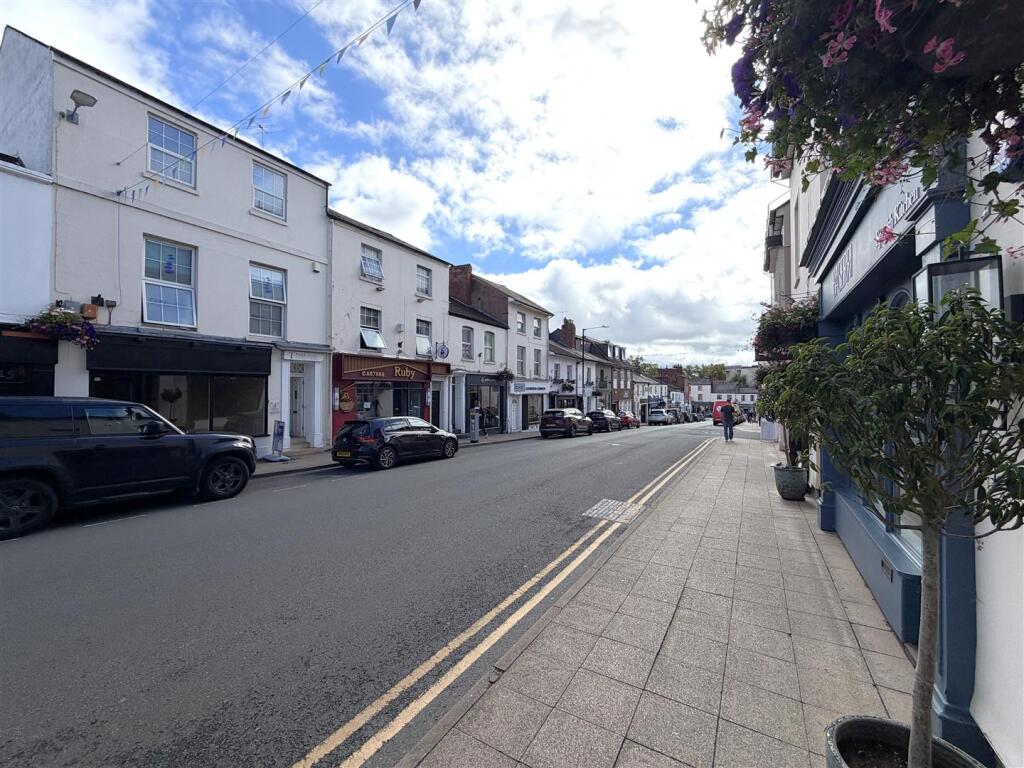 Apartment in Warwick, Royal Leamington Spa - View 2