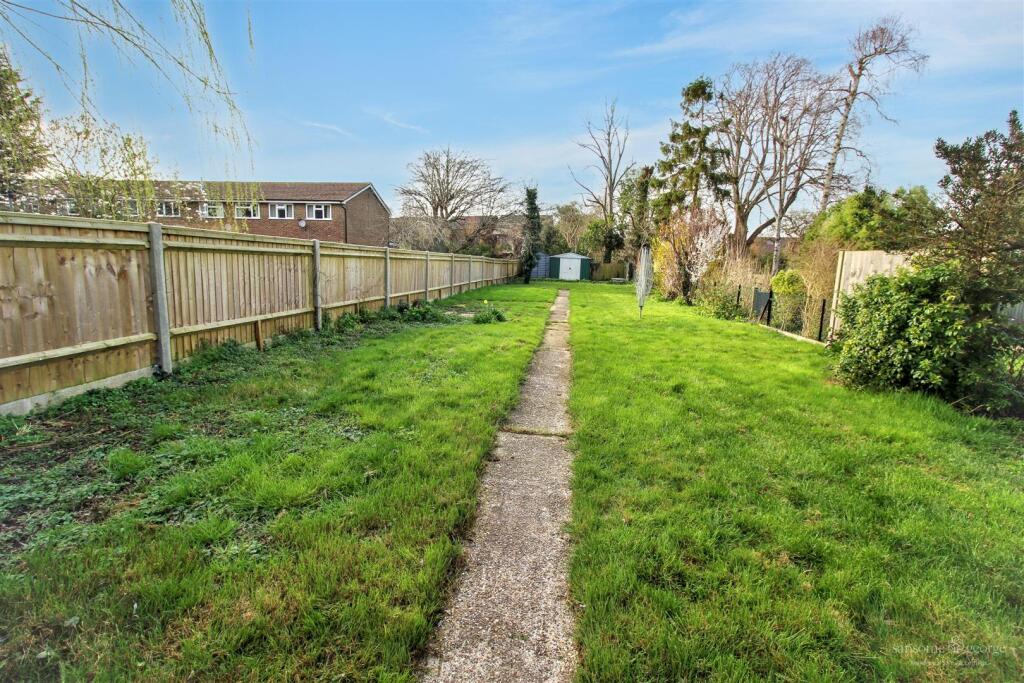 House in Reading, The Triangle, Tilehurst - View 3