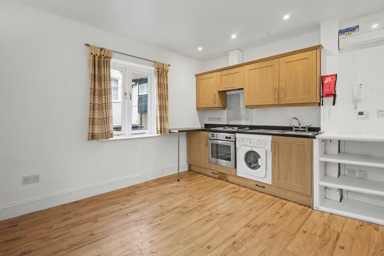 Apartment in Abingdon, Caldecott - View 3