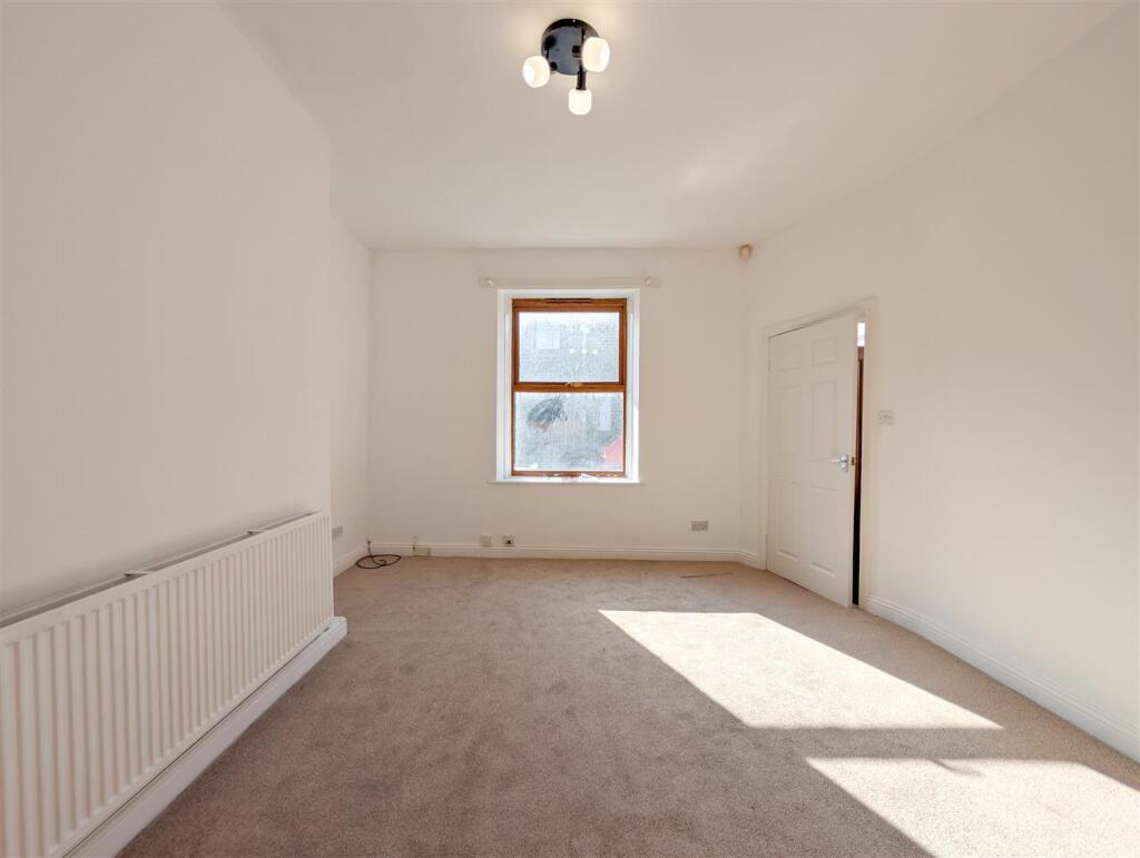 House in Huddersfield - View 4