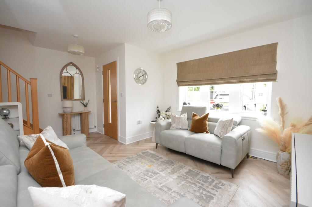 House in Larbert, Kinnaird Village - View 2