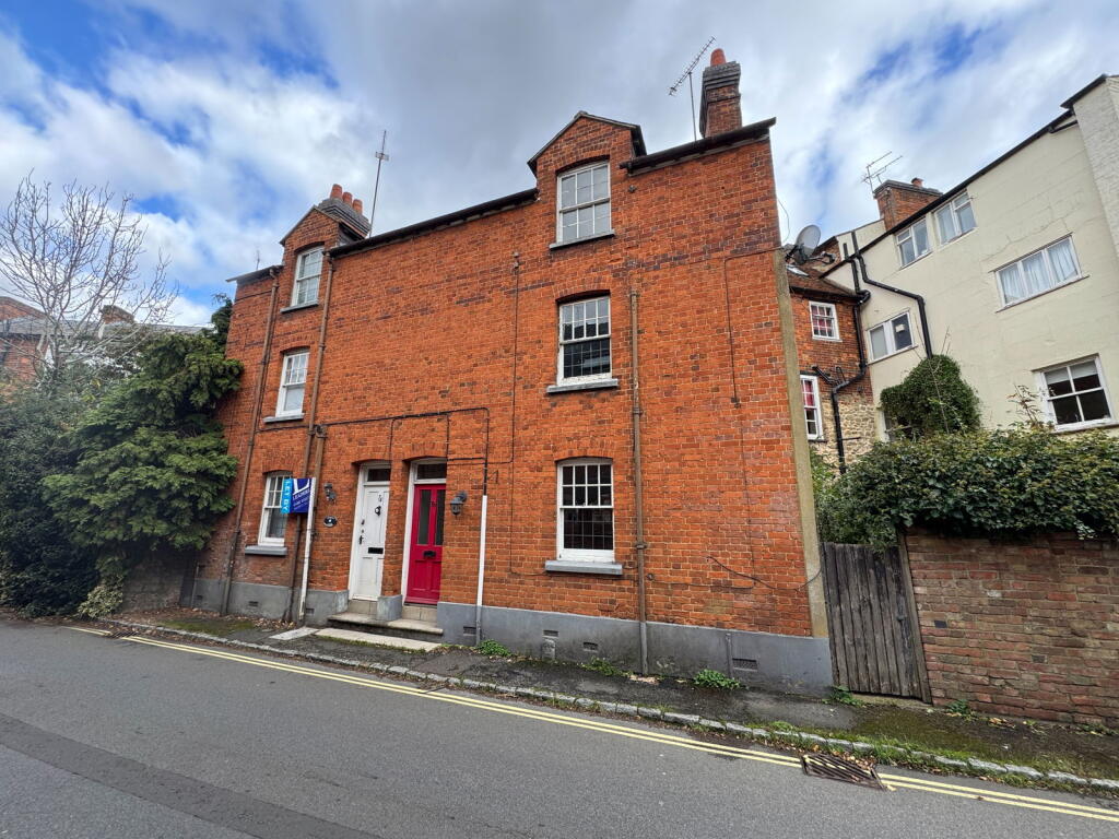3-bed semi-detached on School Lane, Buckingham, £250,000