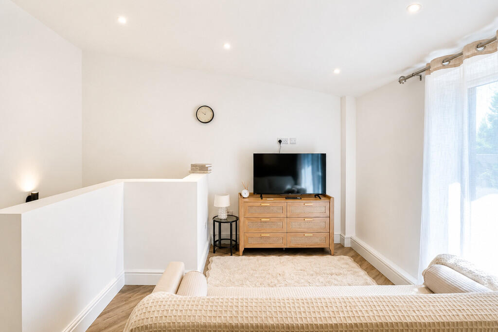 Apartment in Redhill - View 5