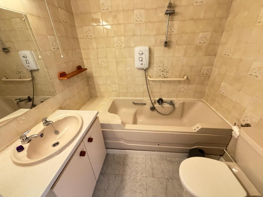 49 Homewillow Close, Winchmore Hill, London, N21 - View 5