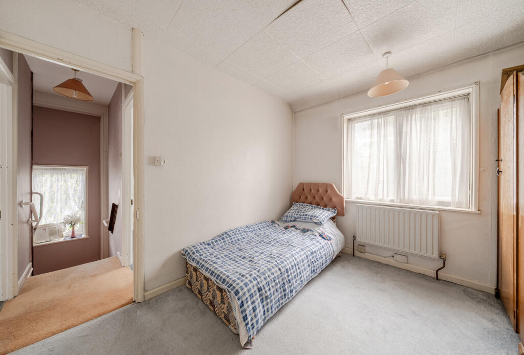 House in London, Morden - More