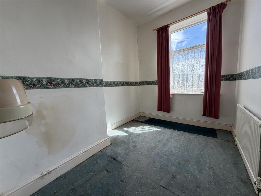 House in Bradford, Birchcliffe, Keighley - View 4