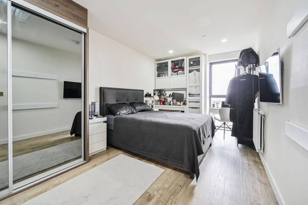 Apartment in London - View 5