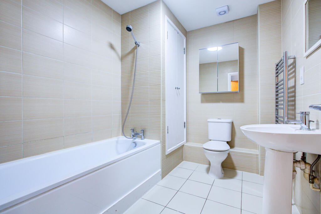 Apartment in Southend-on-Sea - View 5
