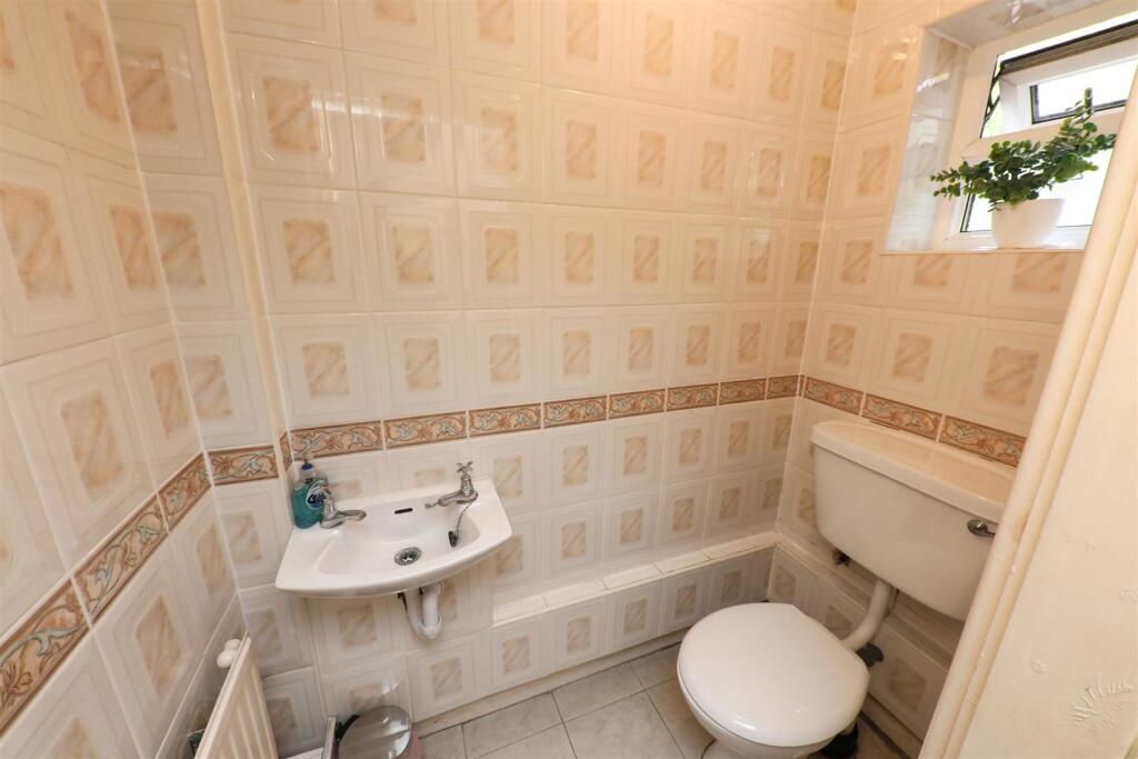 House in Doncaster, City Centre, Hyde Park - More