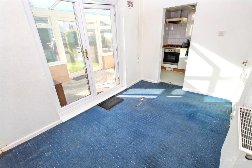 Blandford Road, Reading - More