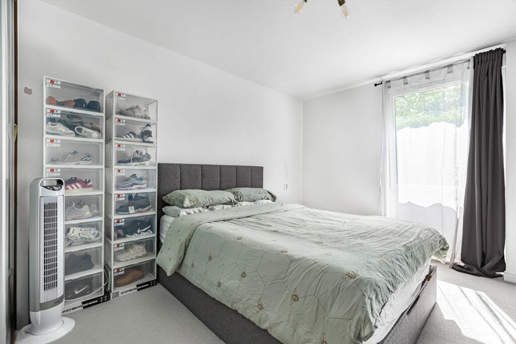 Apartment in Southall - View 5