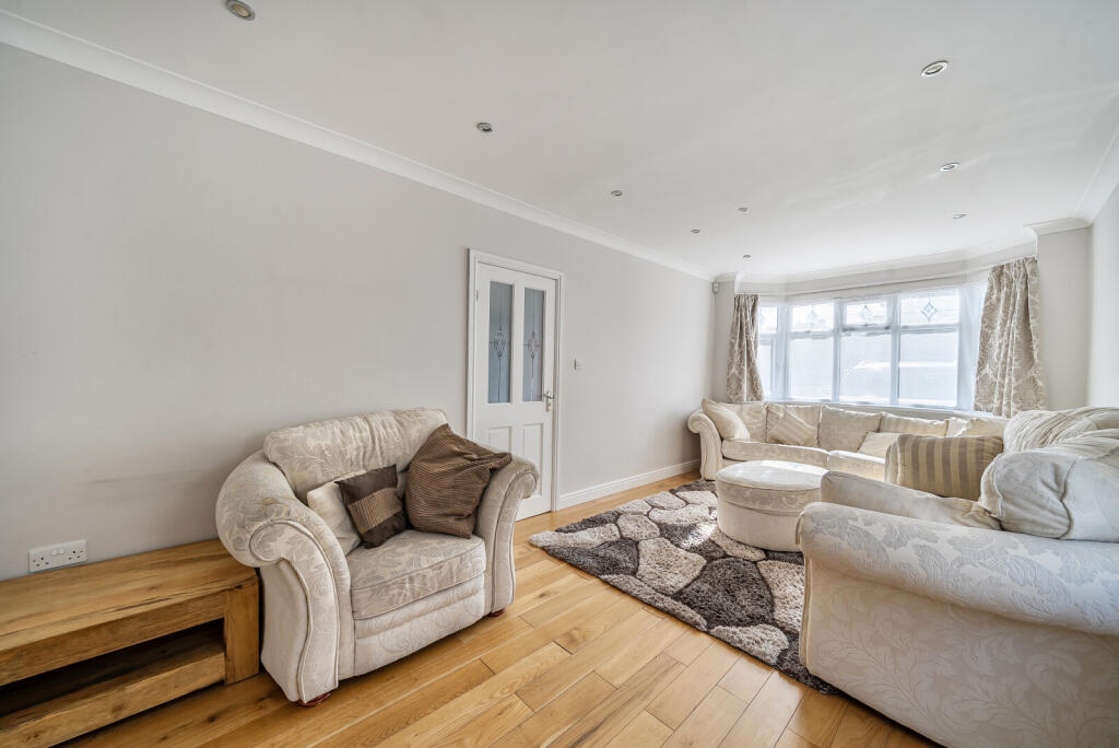 House in West Byfleet, Sheerwater - View 5
