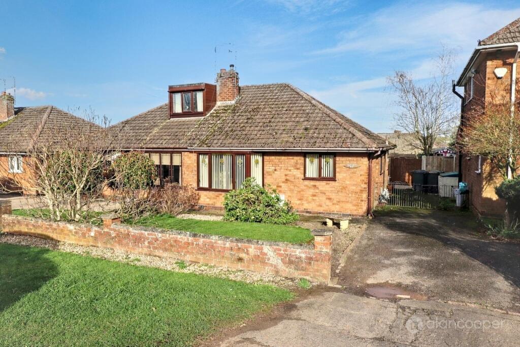 Main image of property: Nuneaton Road, Bulkington, Bedworth, CV12 9QP