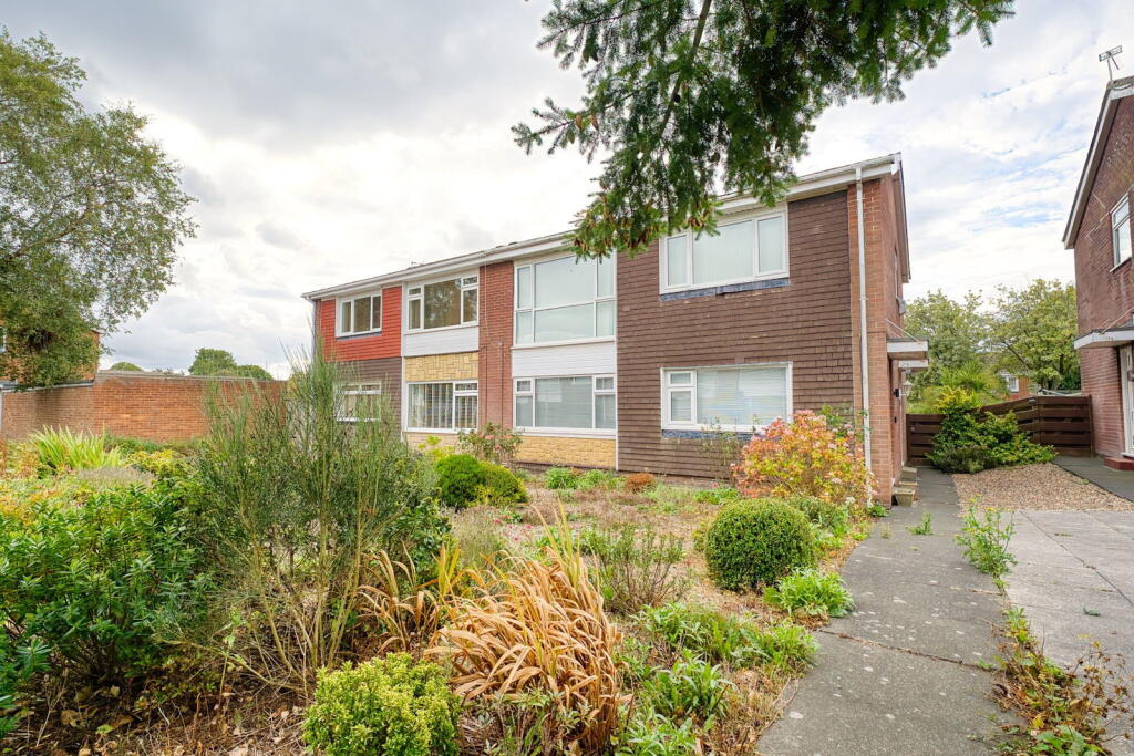 2-bed flat on Newmin Way, Whickham, £125,000