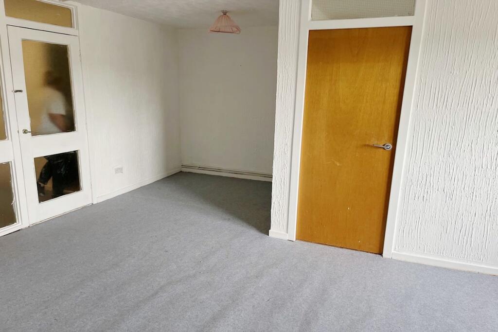 Apartment in Cumbernauld, North Lanarkshire - View 3