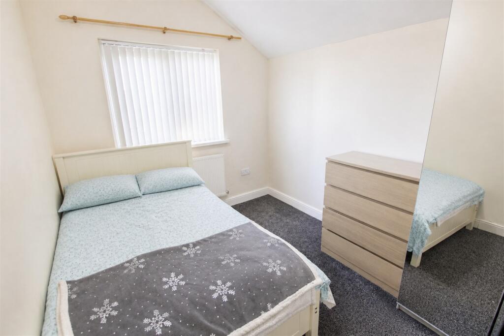 House in Birmingham, West Midlands - More
