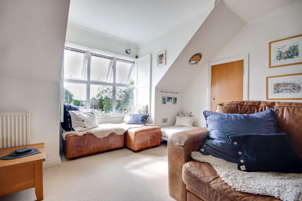 Apartment in Lymington - View 2