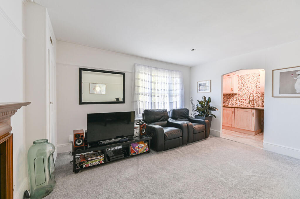 1-bed flat on St Peters Road, Croydon, CR0, £250,000