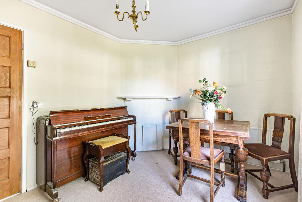 House in Welwyn Hatfield, Hertfordshire - View 4