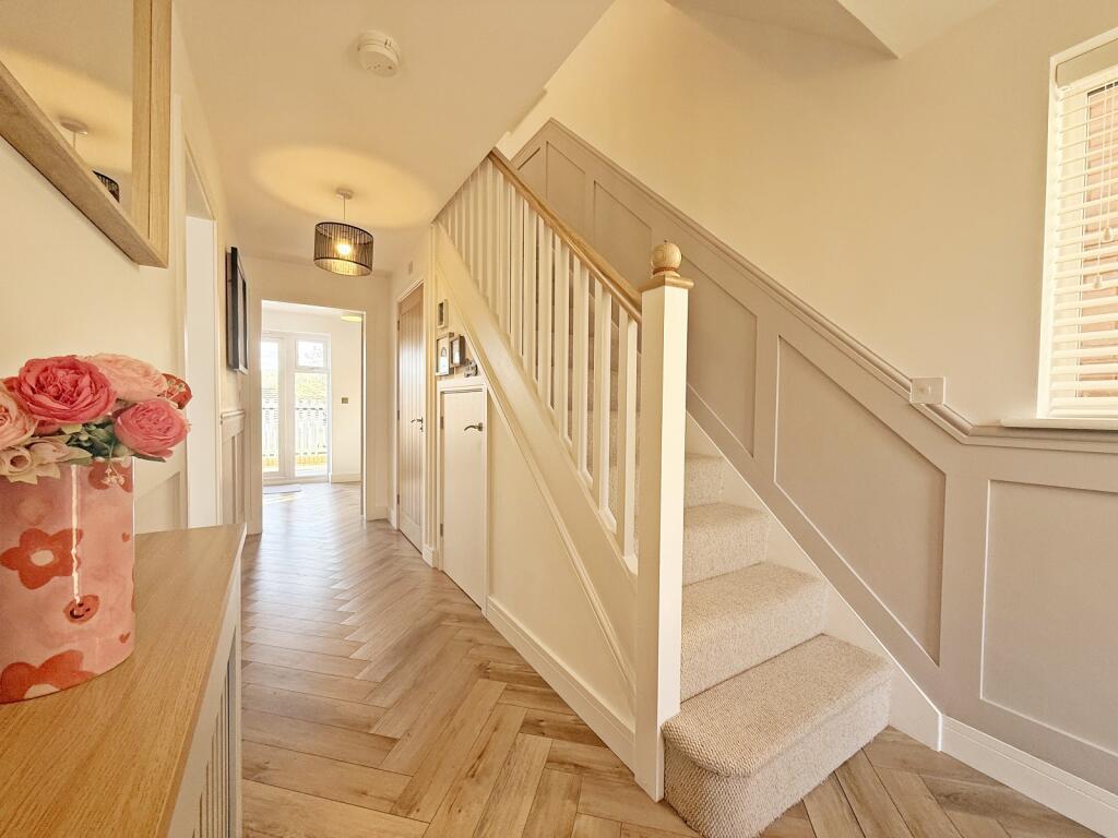 House in Cardiff, Tonyrefail - More
