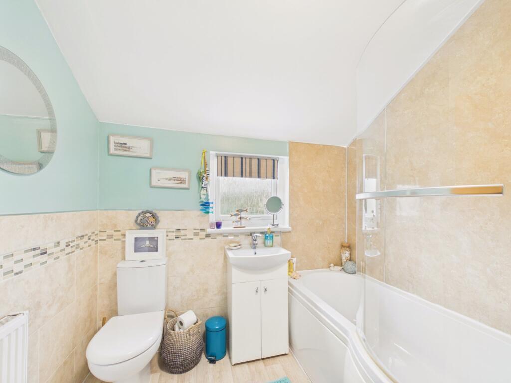 House in Folkestone, Cheriton - More