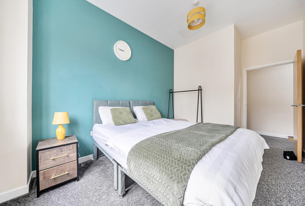 Apartment in Reigate and Banstead, Meath Green, Horley - View 4