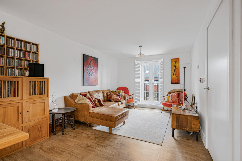 Main image of property: De Burgh Gardens, Tadworth, KT20